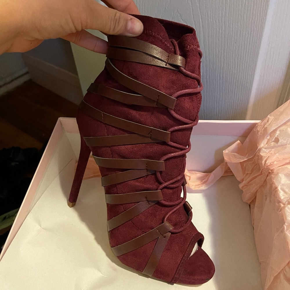 Brand new maroon heels